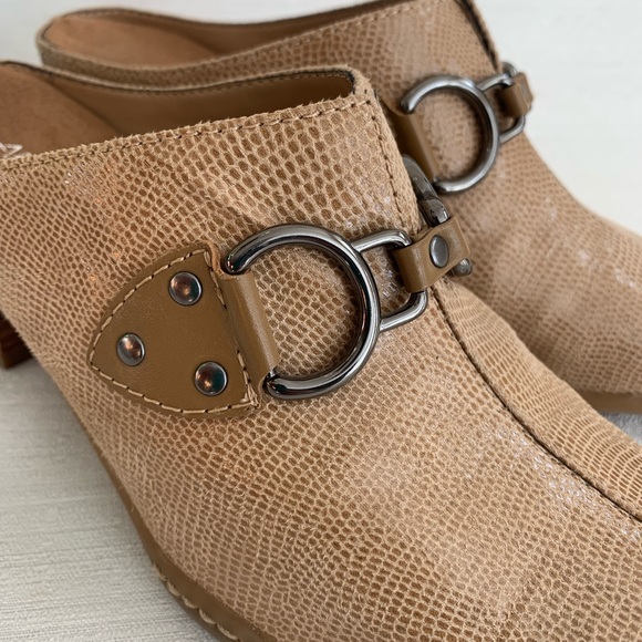 Aerosoles Cinch Worm Tan Snakeskin Heeled Mules Woman’s 8M - Picture 7 of 12